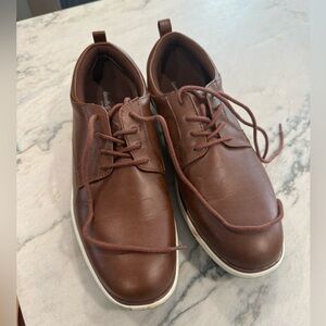 Men’s brown dress/casual shoe